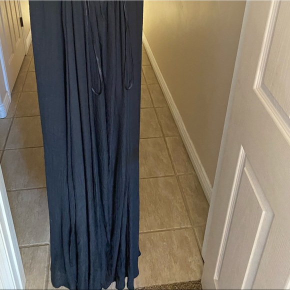 Gorgeous/elegant black maxi dress. - Picture 3 of 4